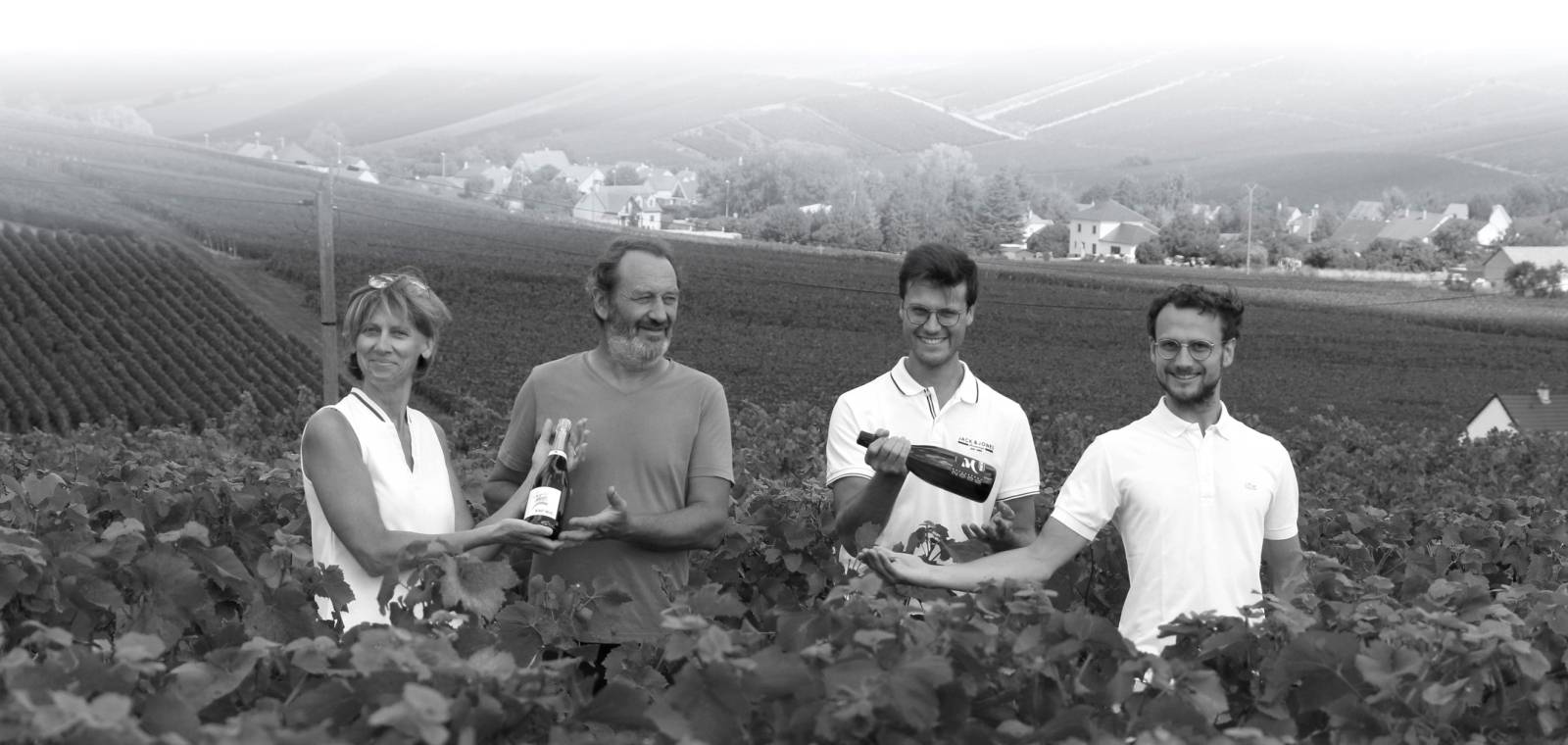 Après avoir appris l'élaboration du champagne auprès de son père Guy Michel, Benoit Michel fonde sa propre maison à Monthelon accompagné de sa femme et de ses 2 fils.